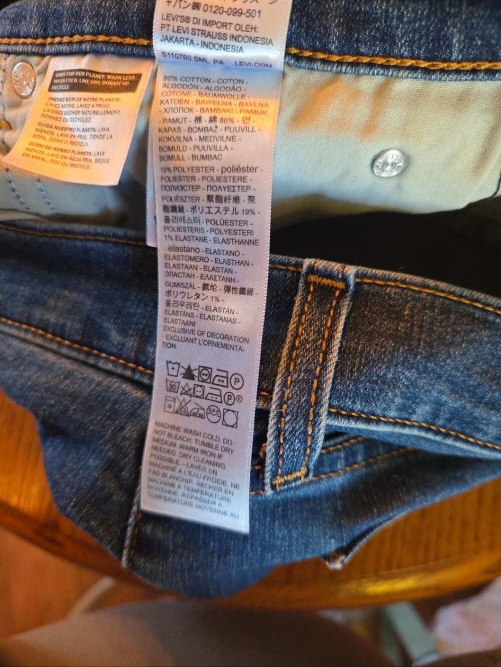 Levi’s Boyfriend Jeans Size 30 Medium Wash Cropped Relaxed Denim - Picture 6 of 7